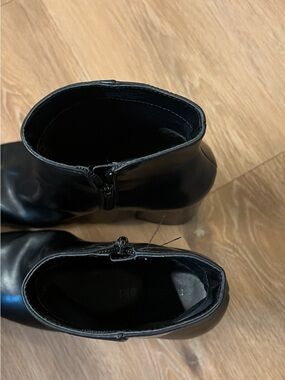 Steve Madden Black Leather Ankle Booties with Side Zip